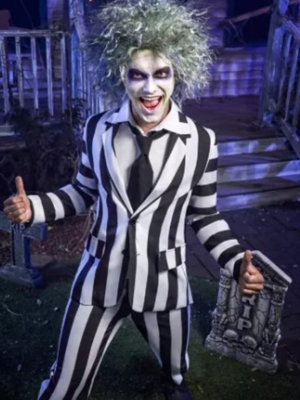 Spirit Halloween Men's Adult Beetlejuice Striped Suit size large inc wig